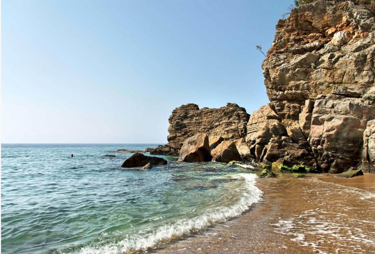 T2 Calme Proche Bonporteau Avec Clim Et Parking Apartment Cavalaire-sur-Mer